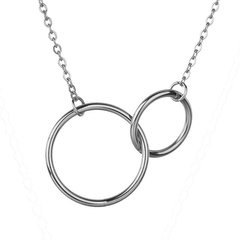 Dubbele ring ketting voor dames – symbool van liefde en verbondenheid