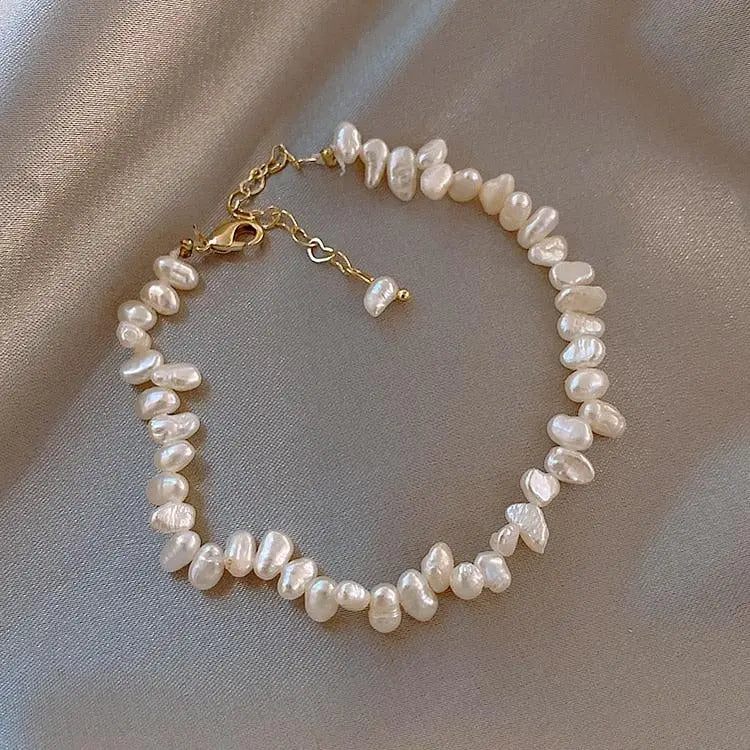 Natuurlijke Parelarmband met Goudketting – Tijdloze Elegante Stijl